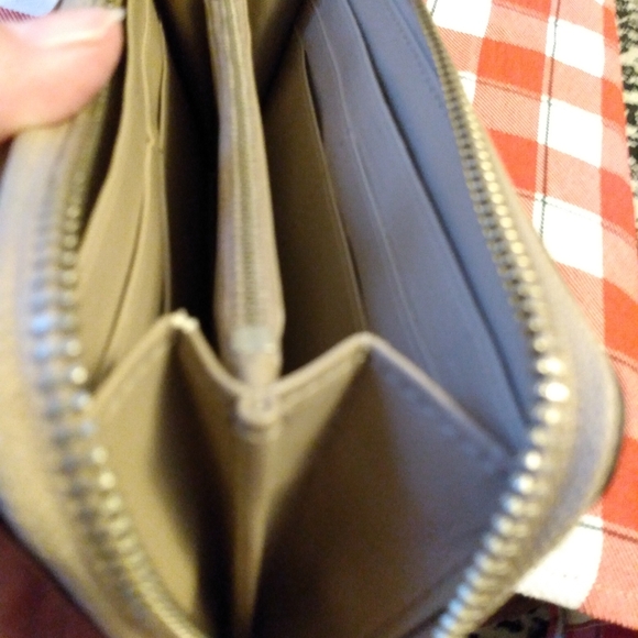 NWOT Coach Accordion Zip Waller w/ Tea Rose and Tooling - Picture 6 of 9